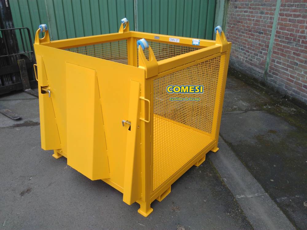 Panier de levage CMU 2 tonnes avec rampe d'accès et fourreaux pour chariot élévateur